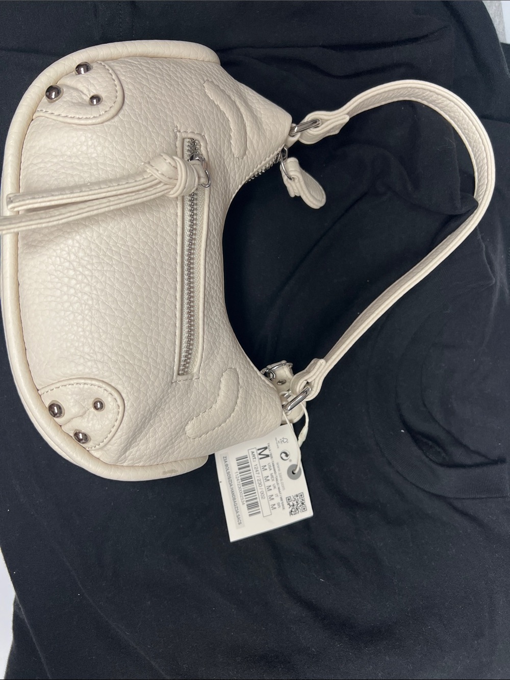 Zara Cream Pebbled Leather Shoulder Bag with Front Zip